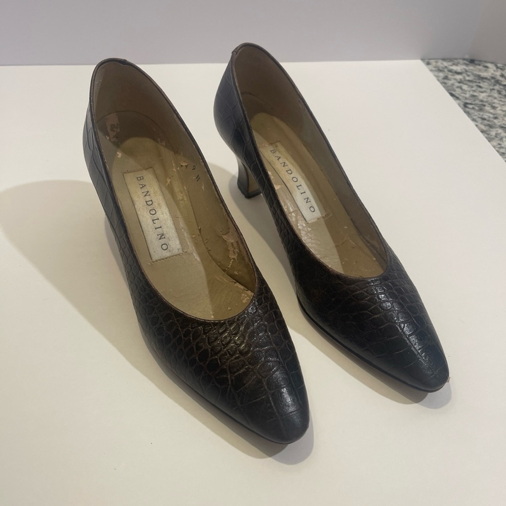 BANDOLINO Brown Leather High Heels Shoes Women Sz 9 Made in Spain. Closed toe